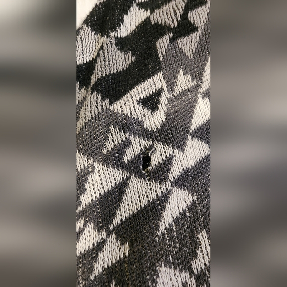 Geometric Black and White Women's Sweater - Picture 5 of 5